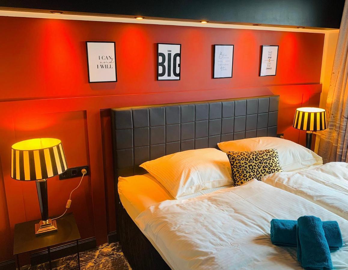 Besotel Mettmann-Schicke Fewo Oder Apartments Naehe Golfplatz Gruiten Und Neandertal Mit Glasfaser Wlan Und Parkplatz-Viele Schlafzimmer Mit Bad En Suite Εξωτερικό φωτογραφία
