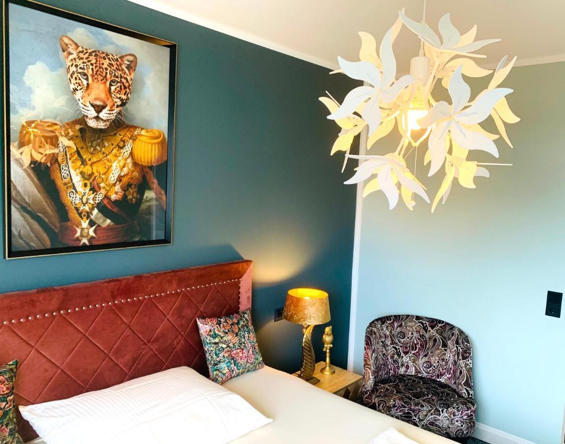 Besotel Mettmann-Schicke Fewo Oder Apartments Naehe Golfplatz Gruiten Und Neandertal Mit Glasfaser Wlan Und Parkplatz-Viele Schlafzimmer Mit Bad En Suite Εξωτερικό φωτογραφία