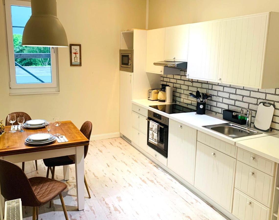 Besotel Mettmann-Schicke Fewo Oder Apartments Naehe Golfplatz Gruiten Und Neandertal Mit Glasfaser Wlan Und Parkplatz-Viele Schlafzimmer Mit Bad En Suite Εξωτερικό φωτογραφία