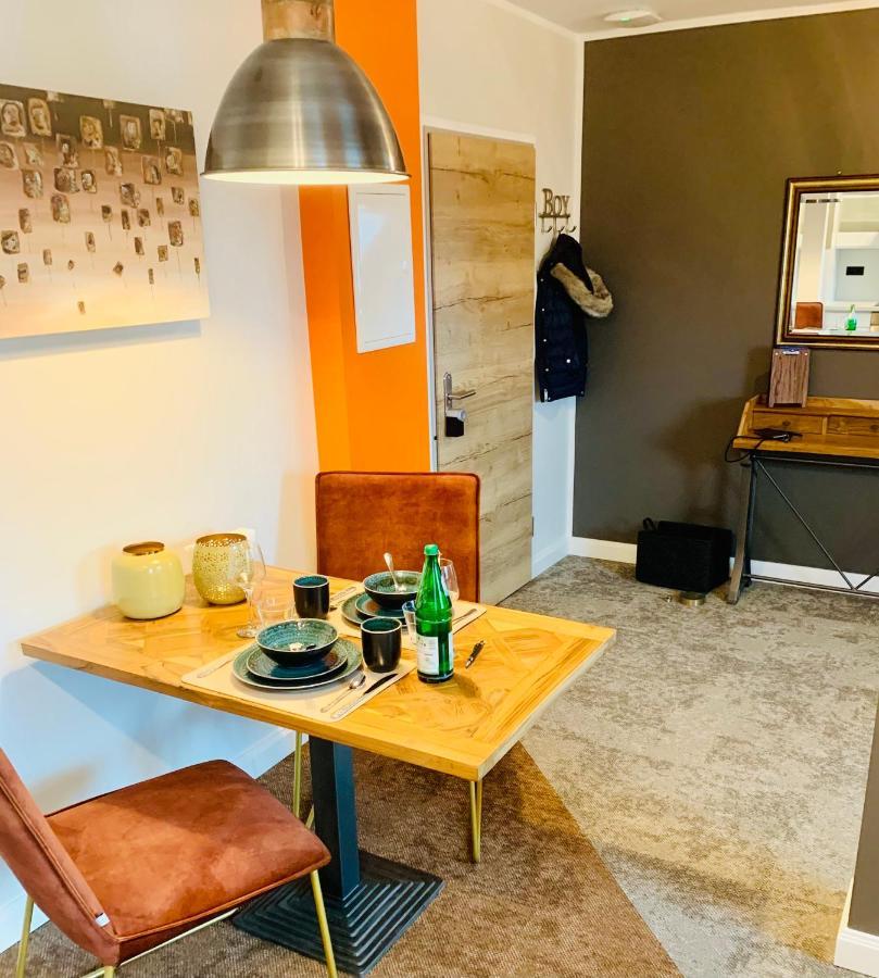 Besotel Mettmann-Schicke Fewo Oder Apartments Naehe Golfplatz Gruiten Und Neandertal Mit Glasfaser Wlan Und Parkplatz-Viele Schlafzimmer Mit Bad En Suite Εξωτερικό φωτογραφία